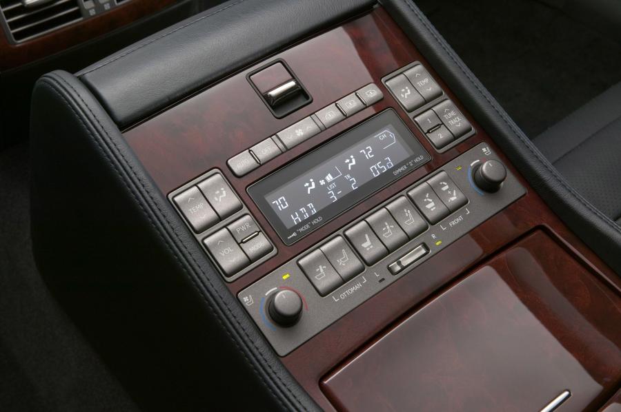  Lexus LS600h L 2008 года  (фото 14 из 34)